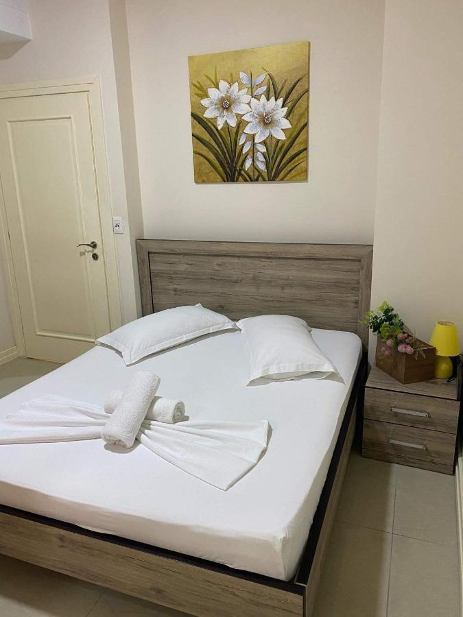 Apartamente Berti`s Garden Sarandë Exterior foto