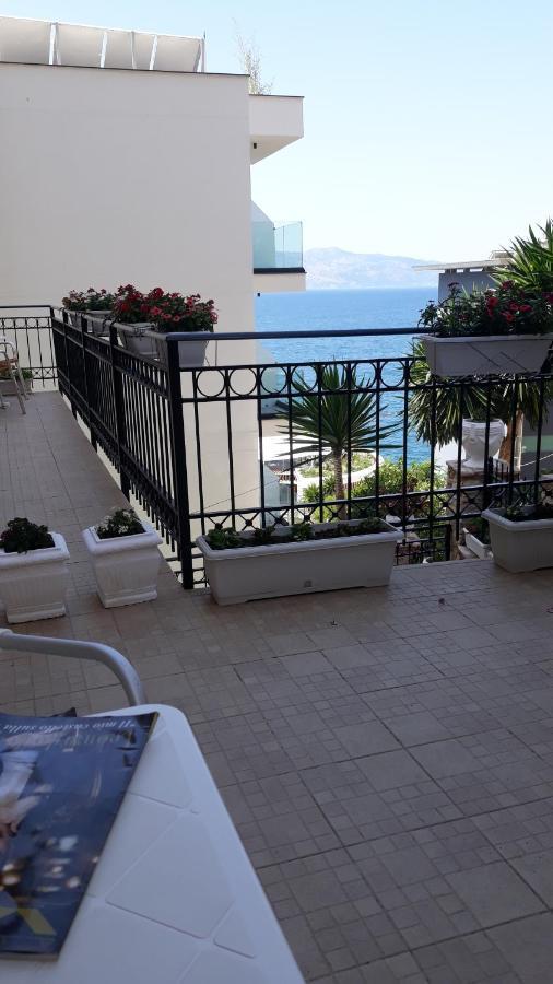 Apartamente Berti`s Garden Sarandë Exterior foto