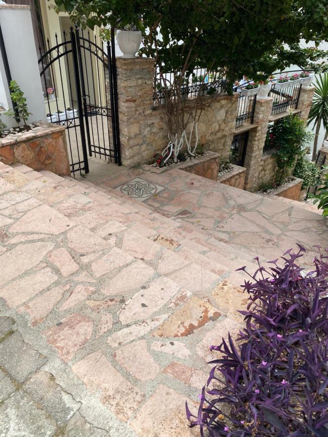 Apartamente Berti`s Garden Sarandë Exterior foto