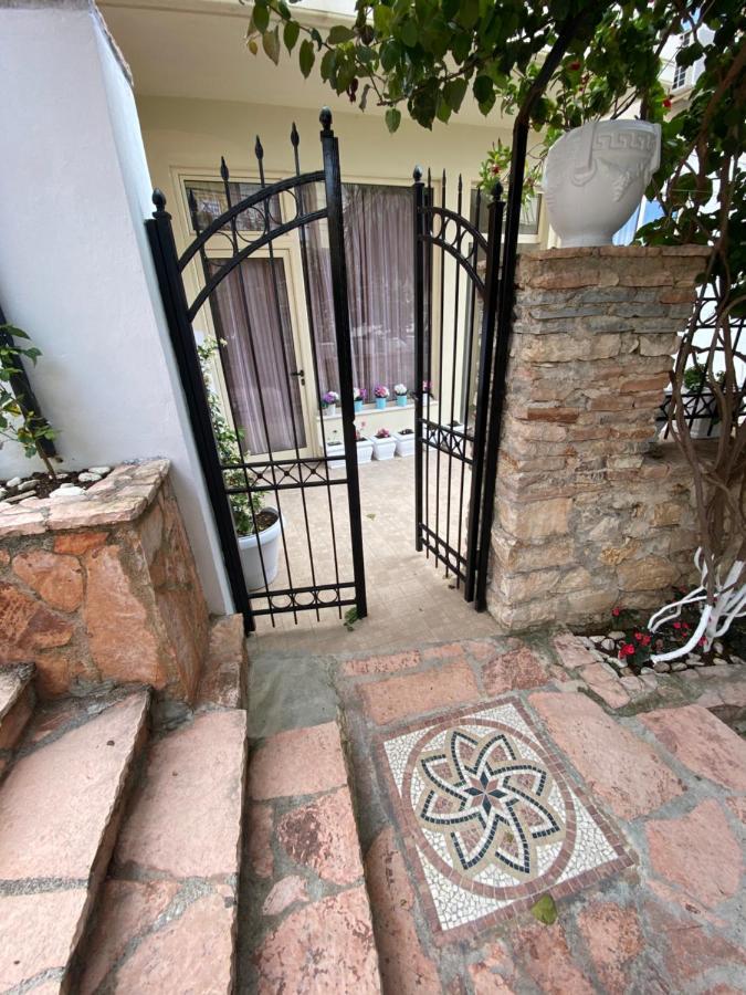 Apartamente Berti`s Garden Sarandë Exterior foto